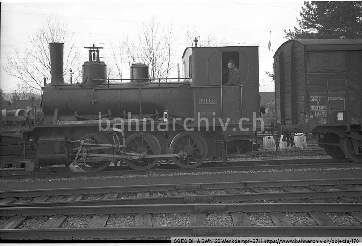 SGEG DH A SWN120 Werkdampf-071: Werklok 3 (SLM 1194/1899) der Papierfabrik Biberist mit Güterwagen in Biberist